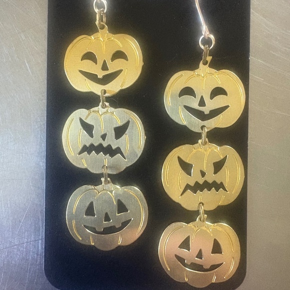 While Odin Sleeps Pumpkin Earrings~ - Picture 4 of 5